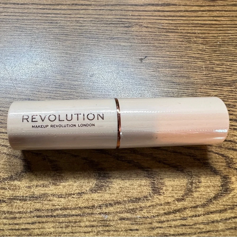 Makeup Revolution Fast Base Stick Foundation F17